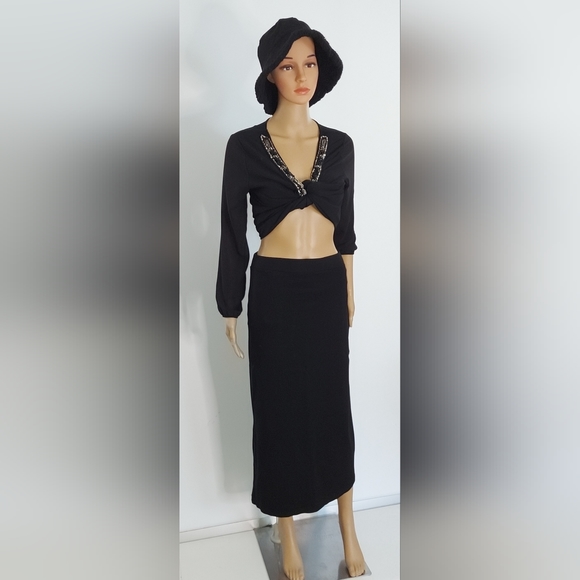 Elegant Black Long Skirt with Side Opening - Picture 13 of 13